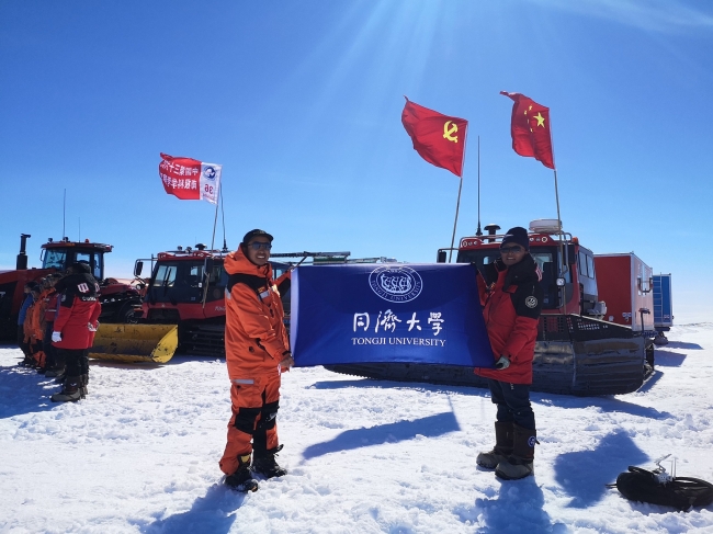 喬剛和郝彤在內陸隊出發前合影-同濟大學_20191210_125431 喬剛和郝彤在內陸隊出發前合影-同濟大學_20191210_125431