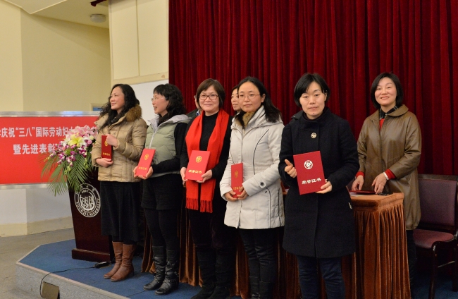 2013年同濟大學婦女工作先進個人獲得者谷雅萍 2013年同濟大學婦女工作先進個人獲得者谷雅萍